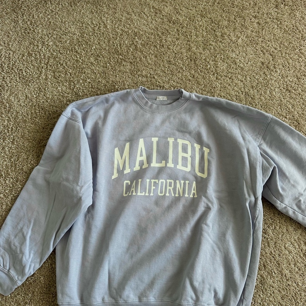 Brandy Melville Light Gray Crewneck Sweater